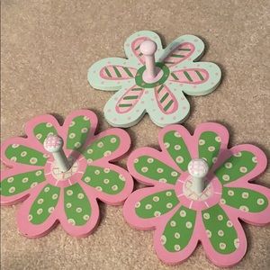 3 Wooden daisy hooks- pink&green and adorable!